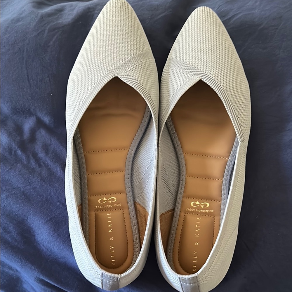 Kelly & Katie Textured light blue point flats
